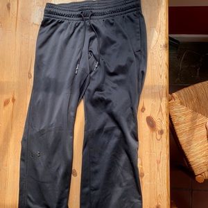 *UNDER ARMOUR SWEATPANTS*